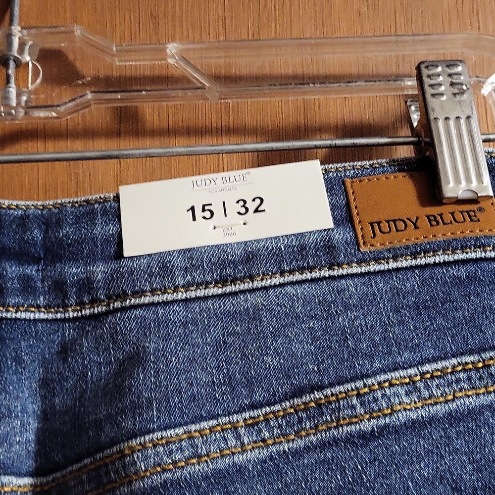 Judy Blue Jeans - Picture 3 of 3
